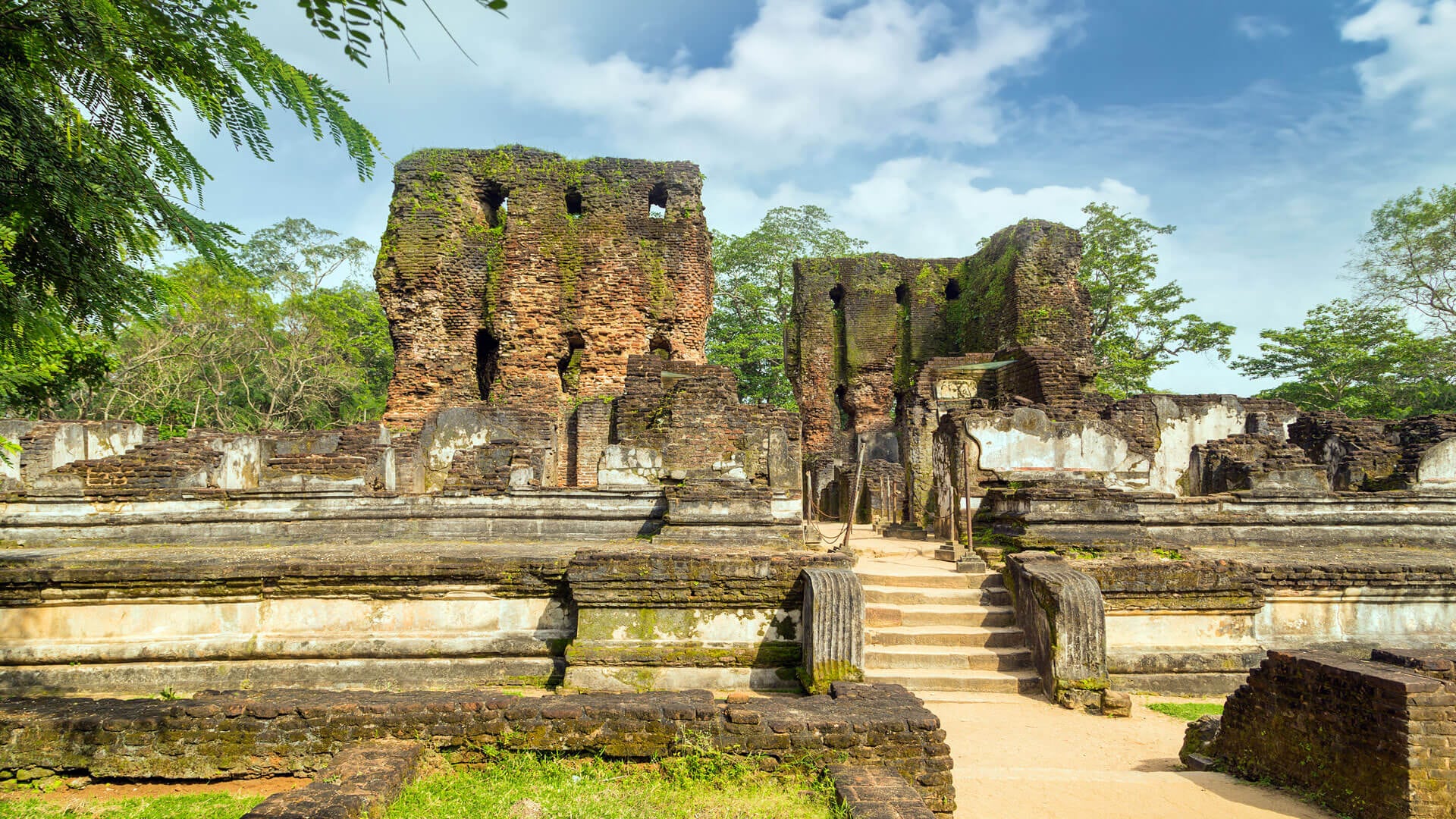 Sri Lanka at a Glance photo 2